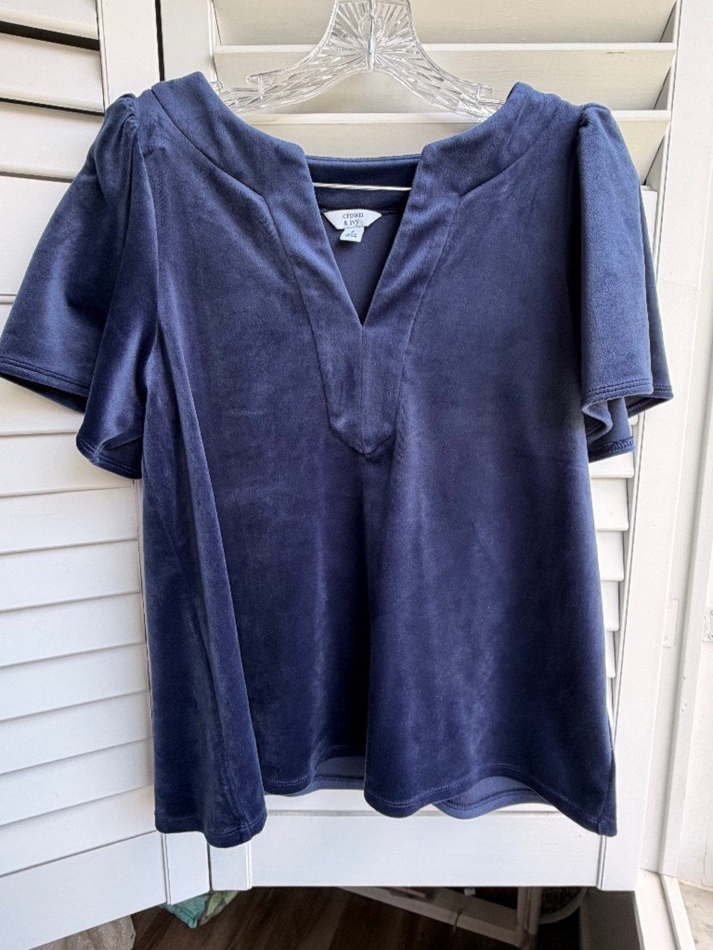 Crown and Ivy Navy Velour V-neck top in small